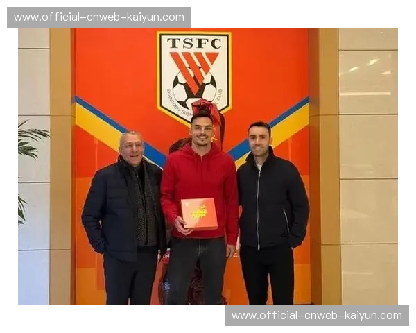 葡萄牙籍球员佩德罗·阿尔瓦罗加盟山东泰山:出自本菲卡青训 葡萄牙籍球员佩德罗·阿尔瓦罗加盟山东泰山:出自本菲卡青训