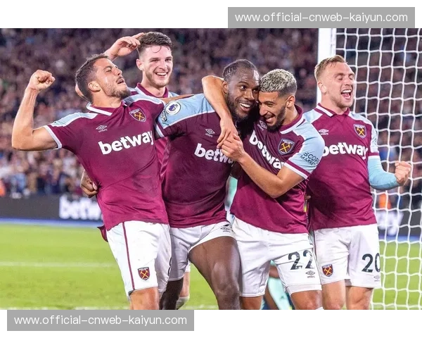 西汉姆联1-1伯恩茅斯,双方防守严密限制进攻空间 西汉姆联1-1伯恩茅斯,双方防守严密限制进攻空间